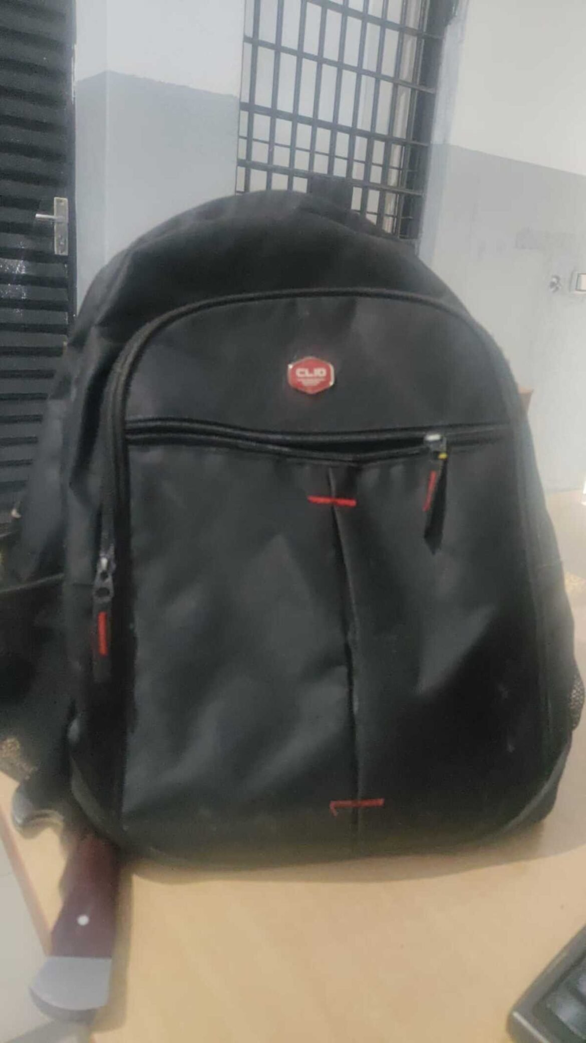 mulher-com-bebe-no-colo-e-presa-com-maconha,-crack-e-cocaina-na-mochila,-em-buenopolis mulher-com-bebe-no-colo-e-presa-com-maconha,-crack-e-cocaina-na-mochila,-em-buenopolis