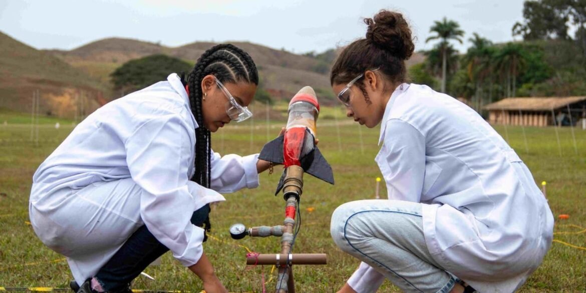 jornada-de-foguetes-reunira-mais-de-5-mil-alunos-do-brasil-no-rio jornada-de-foguetes-reunira-mais-de-5-mil-alunos-do-brasil-no-rio