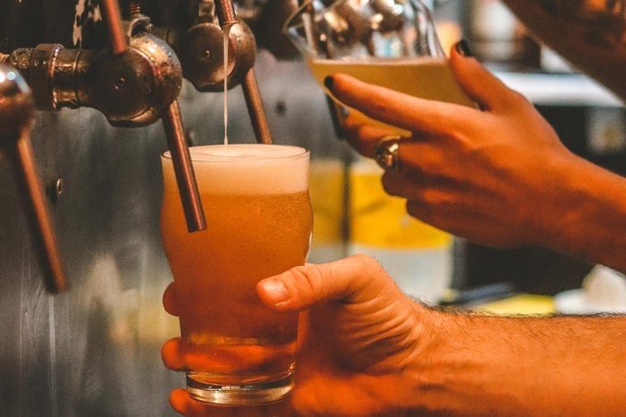 por-que-tantos-adolescentes-ainda-bebem,-mesmo-com-a-venda-proibida-no-brasil? por-que-tantos-adolescentes-ainda-bebem,-mesmo-com-a-venda-proibida-no-brasil?