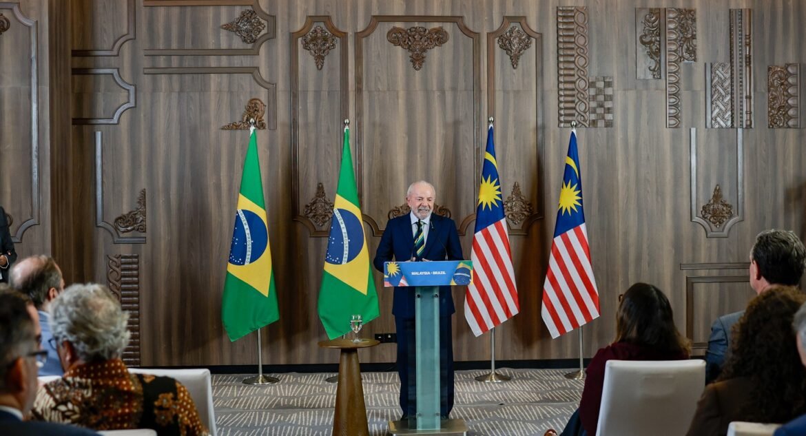 lula-diz-que-errou-ao-falar-que-e-candidato-durante-viagem-a-indonesia:-‘foi-um-lapso,-nao-tenho-voto-la’ lula-diz-que-errou-ao-falar-que-e-candidato-durante-viagem-a-indonesia:-‘foi-um-lapso,-nao-tenho-voto-la’