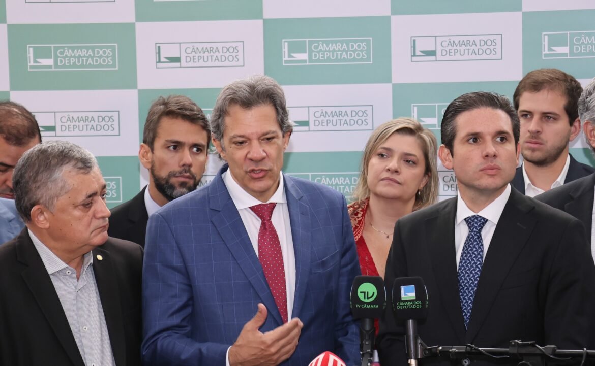 governo-quer-esperar-votacao-de-projeto-que-limita-gastos-antes-de-enviar-propostas-de-alta-de-arrecadacao,-diz-haddad governo-quer-esperar-votacao-de-projeto-que-limita-gastos-antes-de-enviar-propostas-de-alta-de-arrecadacao,-diz-haddad