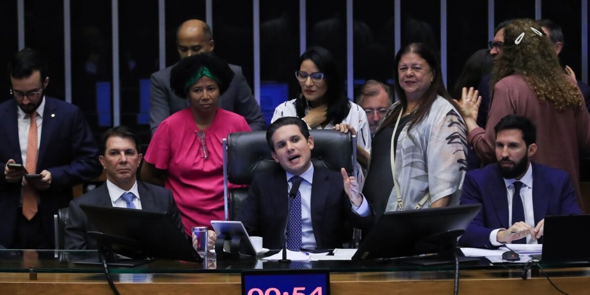 camara-dos-deputados-aprova-licenca-menstrual-de-ate-2-dias camara-dos-deputados-aprova-licenca-menstrual-de-ate-2-dias
