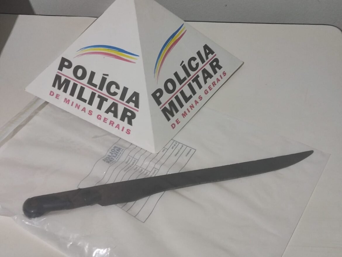 mulher-e-socorrida-com-sangramento-intenso-na-cabeca-apos-ser-atacada-com-um-facao-pela-propria-irma mulher-e-socorrida-com-sangramento-intenso-na-cabeca-apos-ser-atacada-com-um-facao-pela-propria-irma