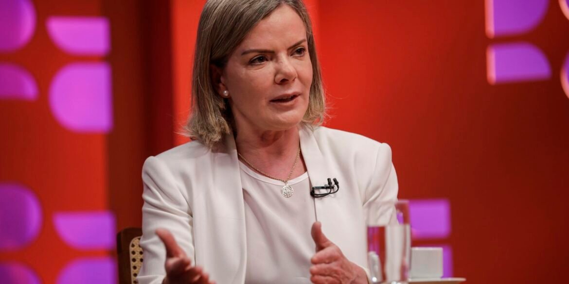 gleisi-diz-que-politicos-de-direita-querem-eua-intervindo-no-brasil