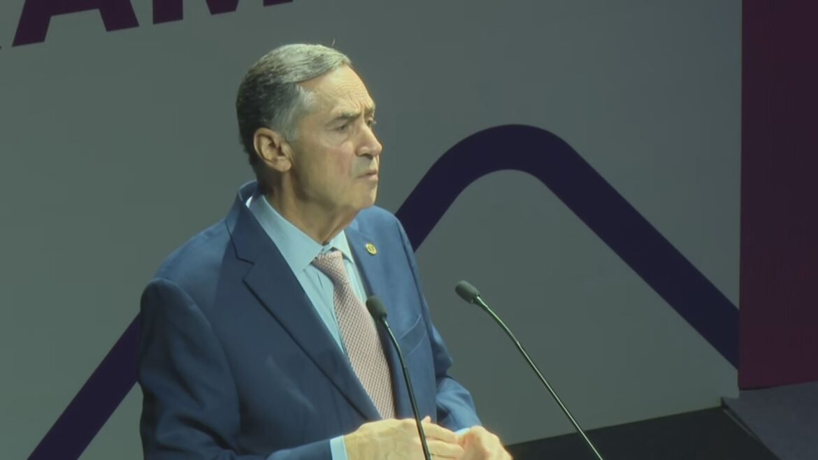 em-1a-agenda-publica-apos-se-aposentar-do-stf,-barroso-diz-que-‘precisamos-reagir’-ao-crime-organizado,-mas-‘com-inteligencia’