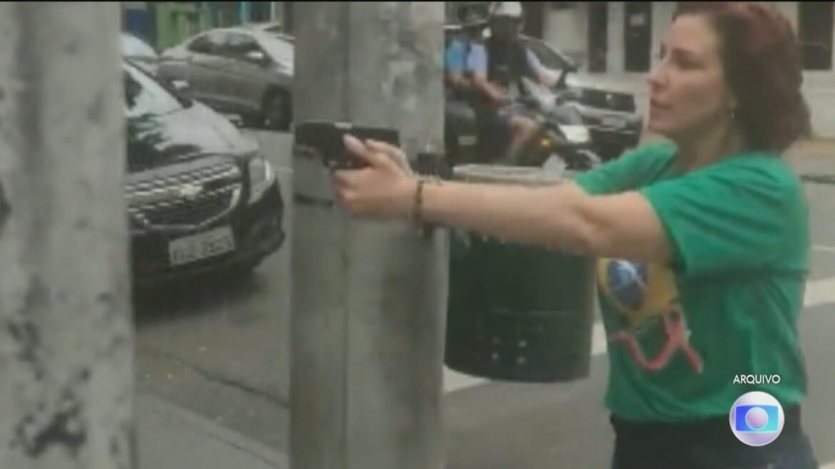 condenacao-de-zambelli-pelo-stf-por-perseguir,-armada,-homem-em-sp-se-torna-definitiva-e-pena-ja-pode-ser-executada