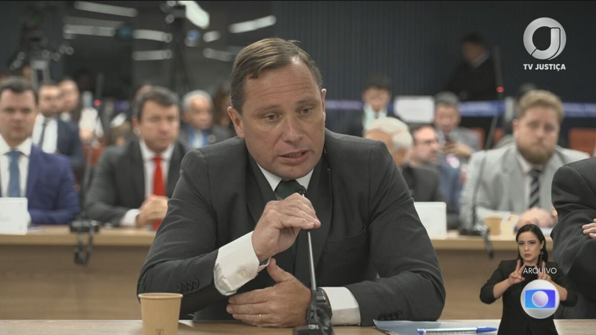 mauro-cid-vai-passar-por-audiencia-no-stf-nesta-segunda-antes-de-comecar-a-cumprir-pena