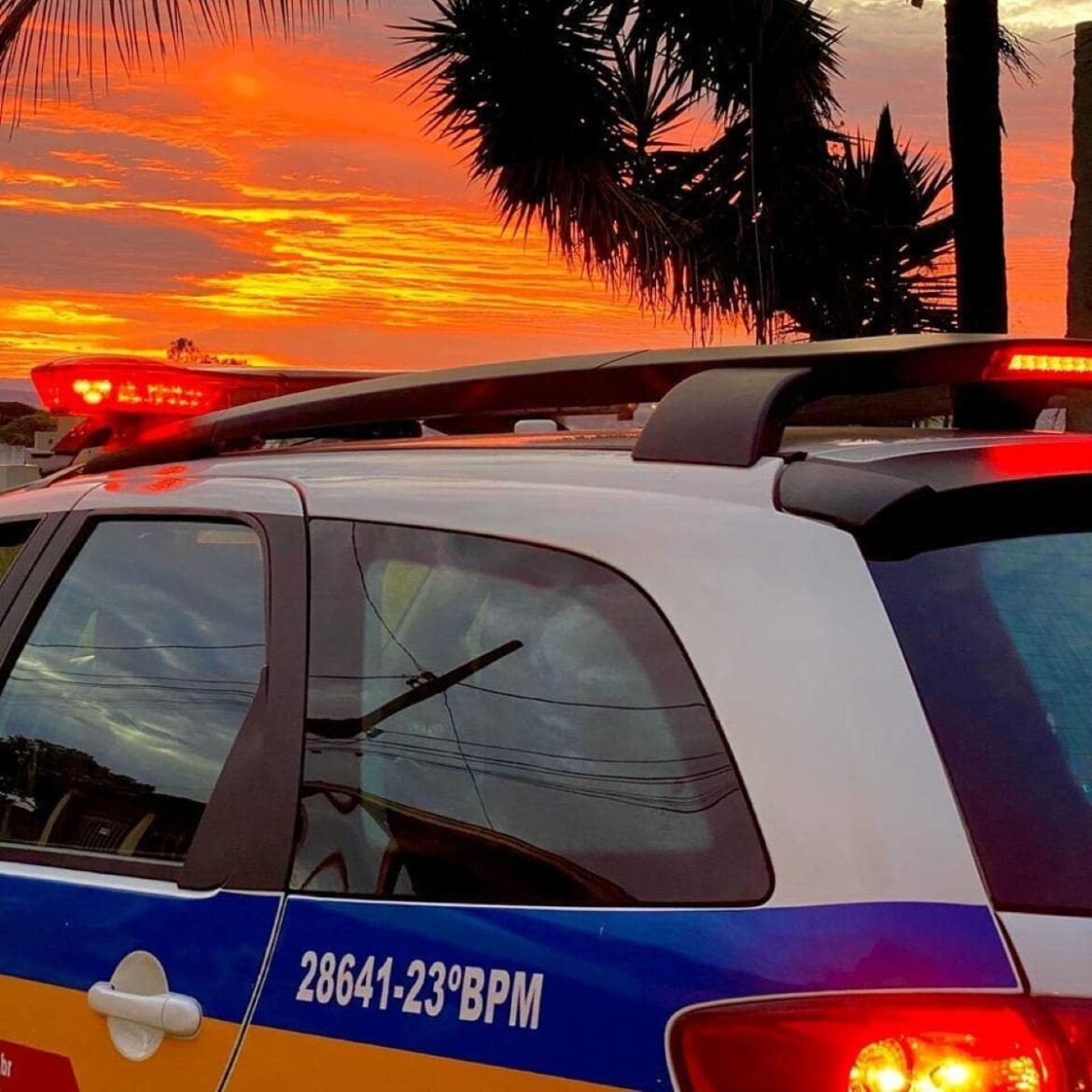 homem-agride-a-namorada,-a-ameaca-com-faca-e-e-preso-em-curral-de-dentro