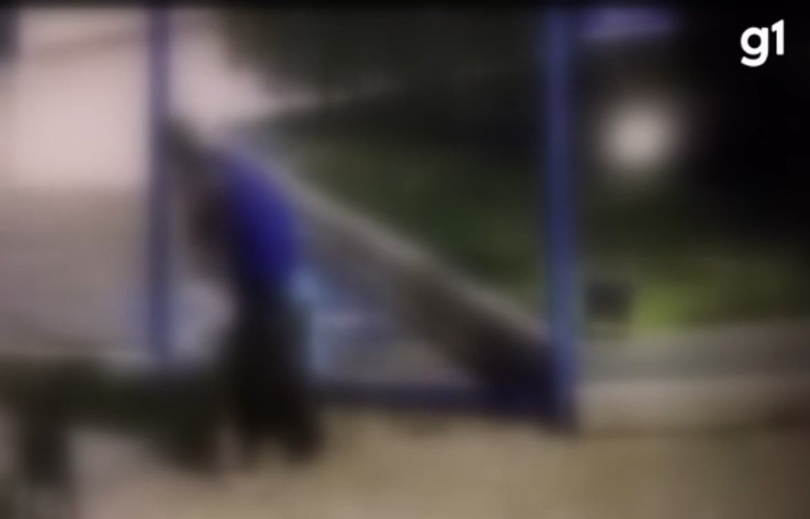 video-mostra-morador-em-situacao-de-rua-sendo-agredido-em-praca-de-unai