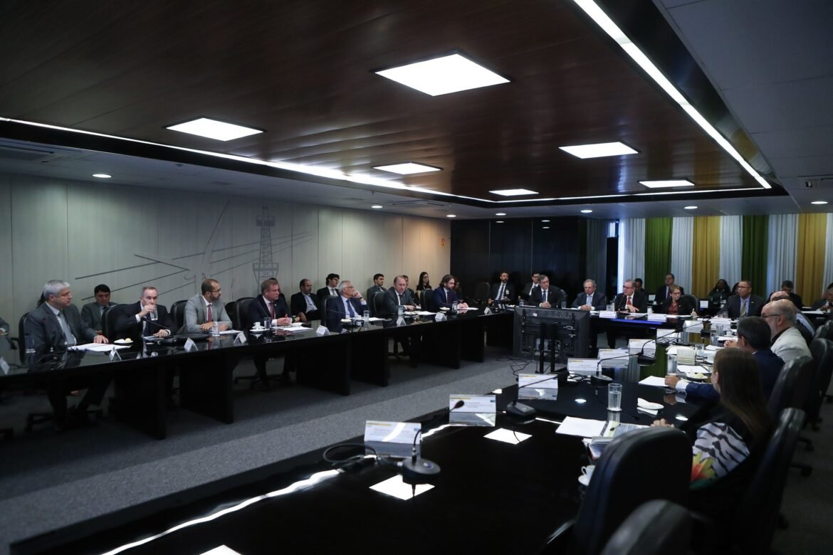 cnpe-deve-discutir-criacao-de-grupo-para-estruturar-fundo-nacional-de-transicao-energetica