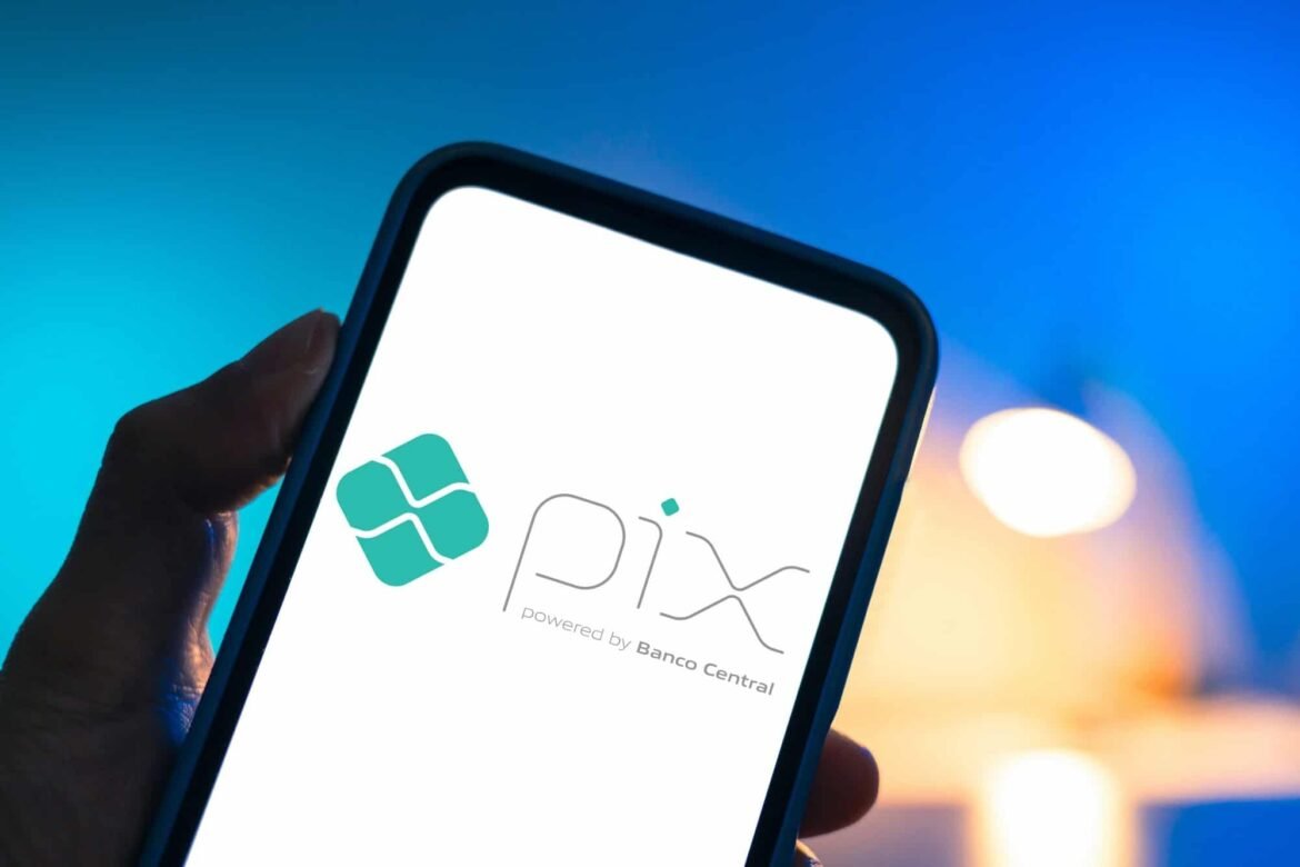 transacoes-via-pix-sobem-27,6%-no-1o-semestre-de-2025-e-respondem-por-mais-da-metade-do-total,-diz-bc