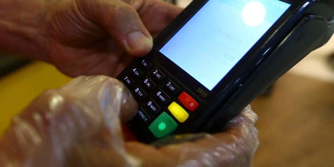 bc:-bandeira-de-cartao-tera-de-pagar-transacoes-em-caso-de-falhas