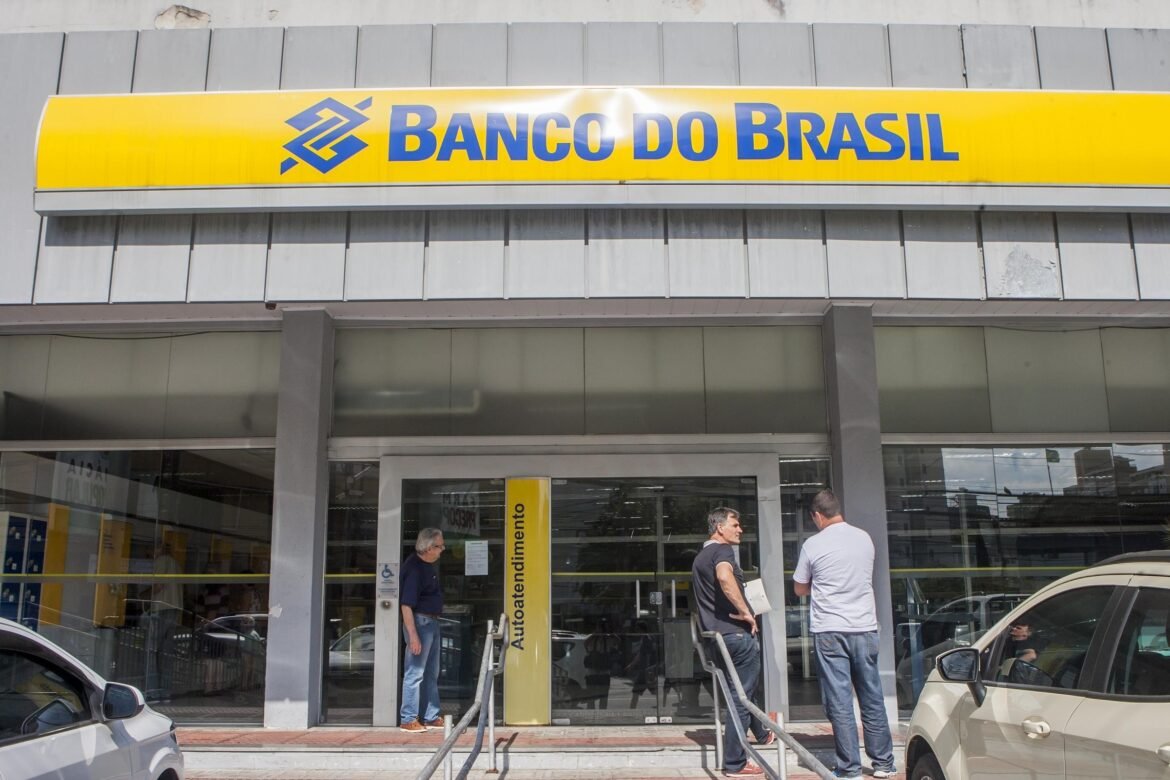 banco-do-brasil-tem-lucro-de-r$-3,8-bilhoes-no-3o-tri,-queda-de-60%