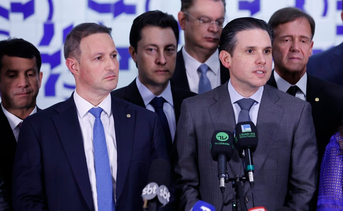 derrite-apresenta-quarta-versao-do-parecer-do-projeto-antifaccao,-e-motta-acata-pedido-para-adiar-a-votacao