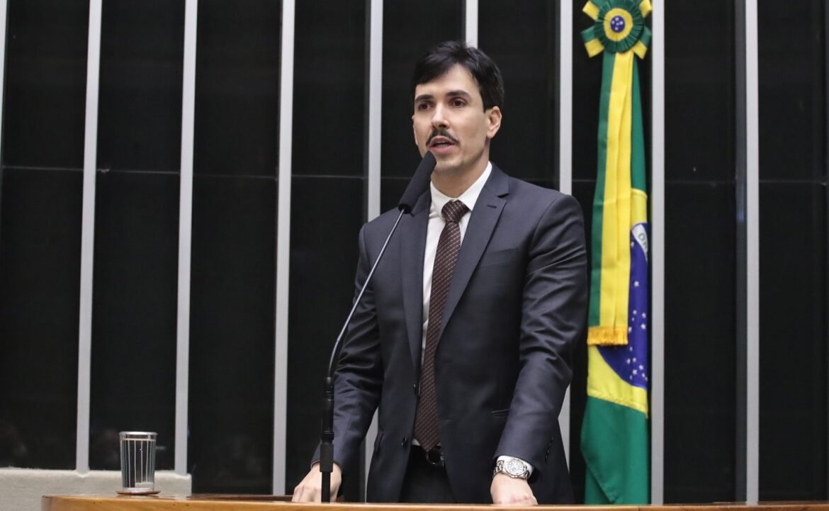 investigacao-aponta-propina-para-deputado-federal-no-esquema-de-desvios-do-inss