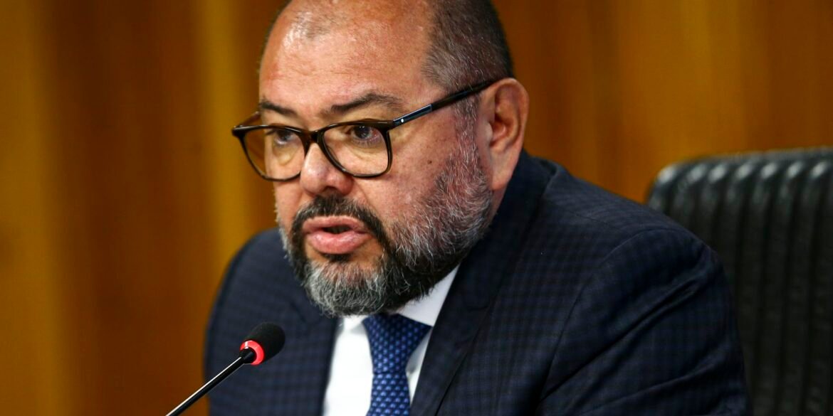 pf-aponta-ex-ministro-de-bolsonaro-como-pilar-institucional-de-desvios