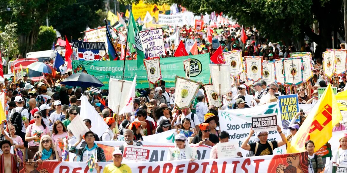 marcha-pelo-clima-reune-70-mil-e-leva-forca-amazonica-as-ruas-de-belem