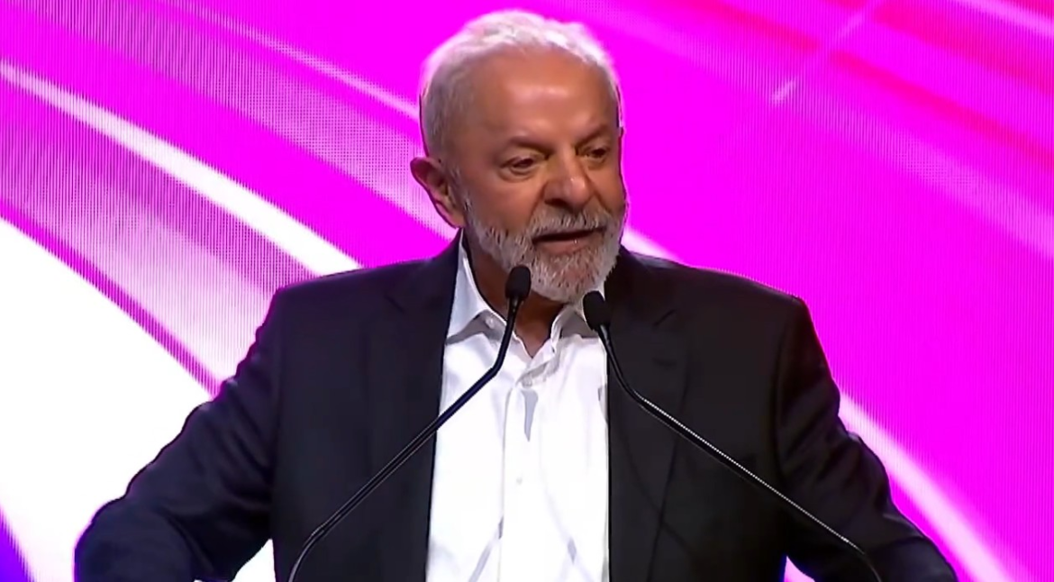 lula-diz-que-esta-feliz-com-derrubada-de-parte-do-tarifaco-por-trump:-‘ninguem-respeita-quem-nao-se-respeita’