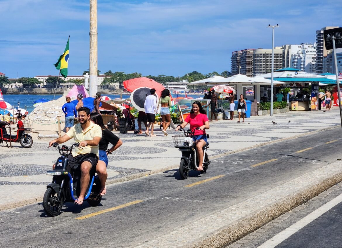 ciclomotores:-novas-regras-como-cnh-e-capacete-chegam-em-2026-|-g1