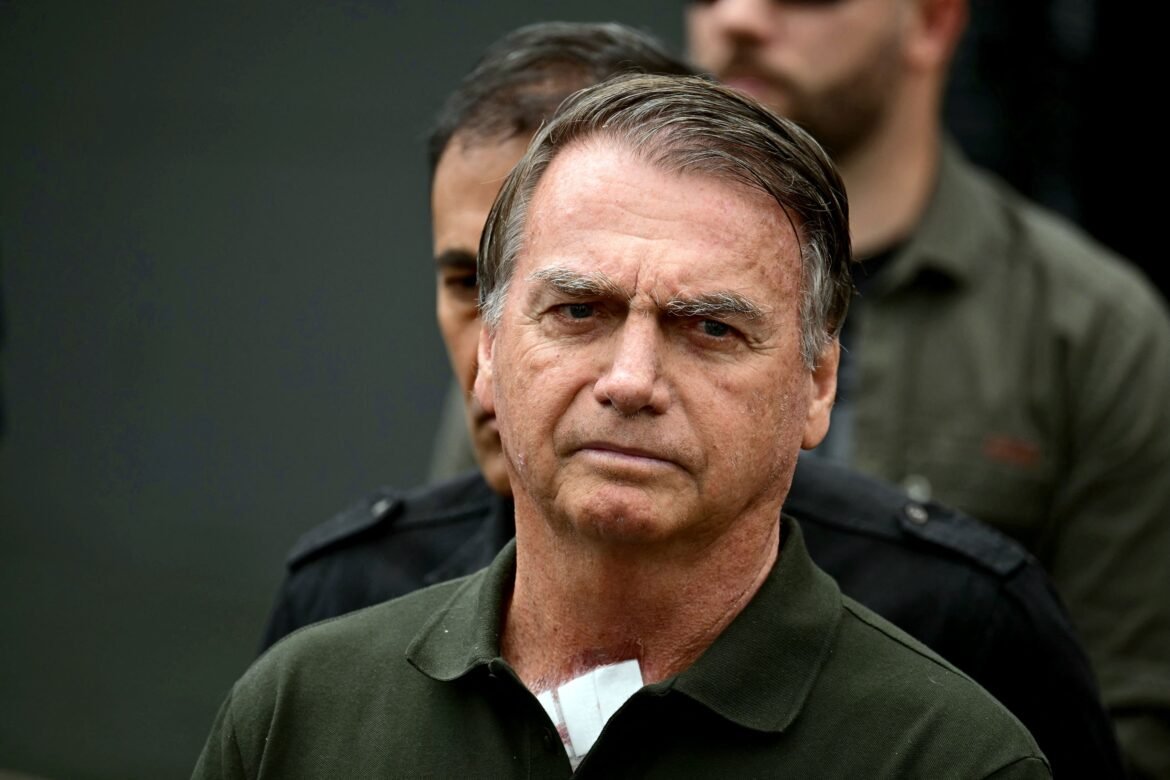 bolsonaro-passa-por-audiencia-de-custodia-e-ficara-preso-em-brasilia;-veja-proximos-passos