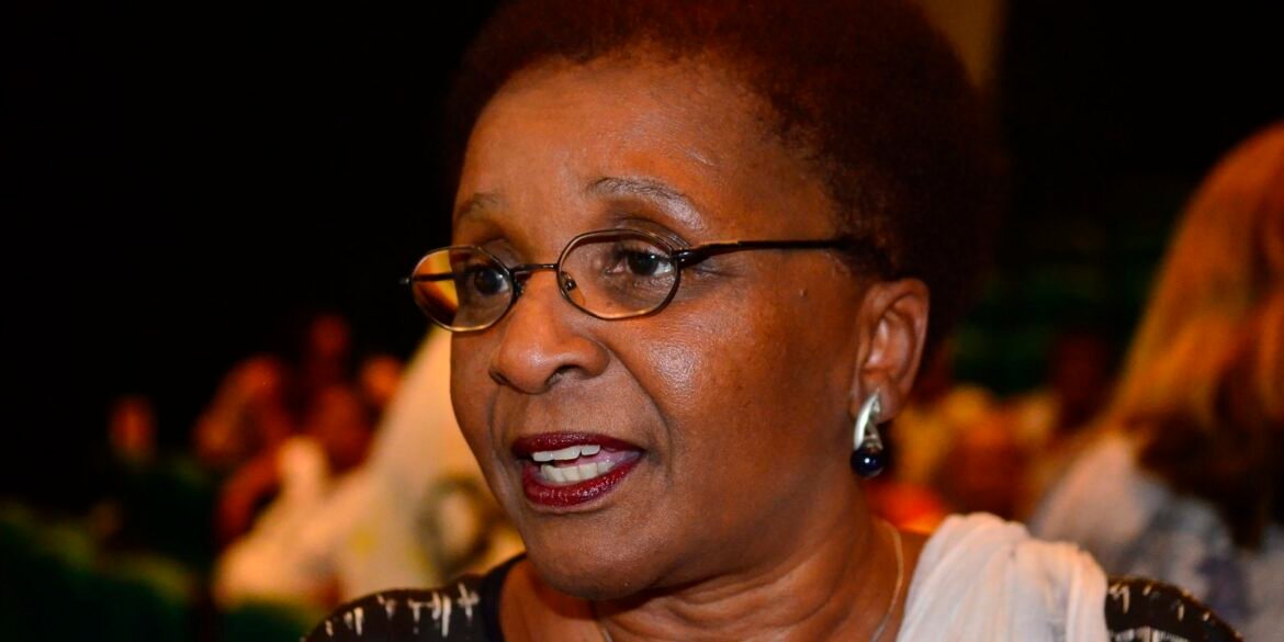 com-lentes-e-voz,-mostra-revisita-trajetoria-de-luiza-bairros