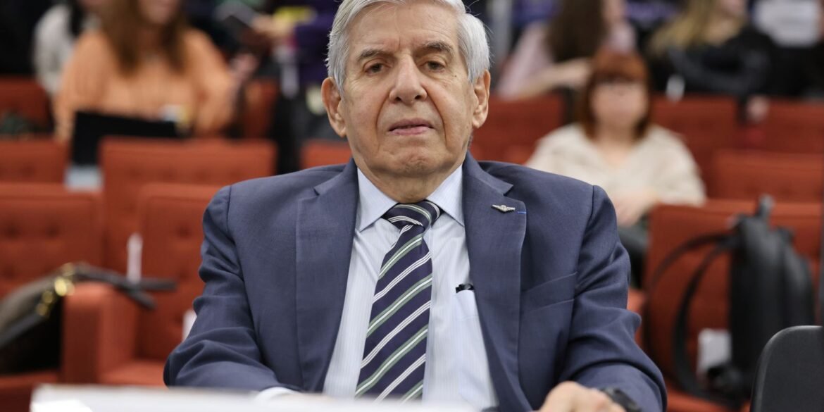 heleno-e-paulo-sergio-sao-presos-para-cumprir-pena-por-trama-golpista