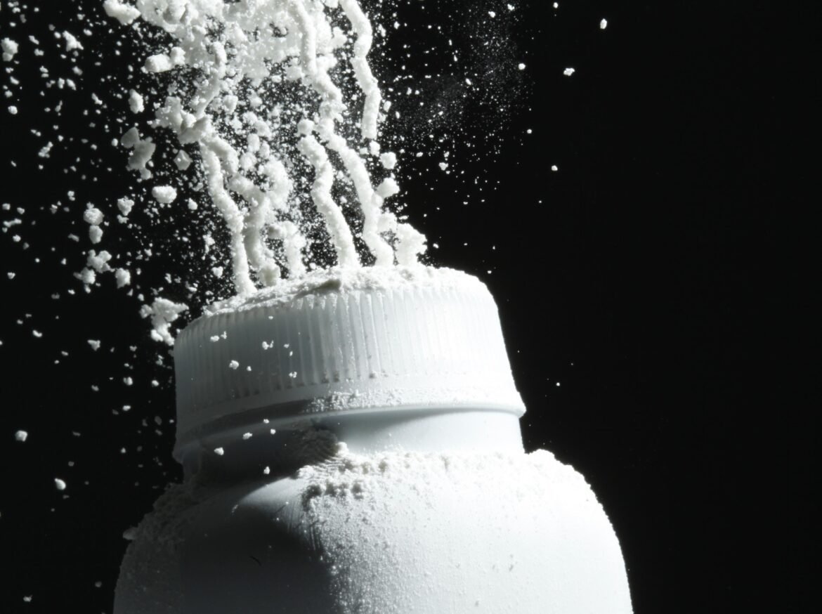 talco-e-cancer:-o-que-e-mito,-o-que-e-risco-real-e-como-usar-o-produto-com-seguranca