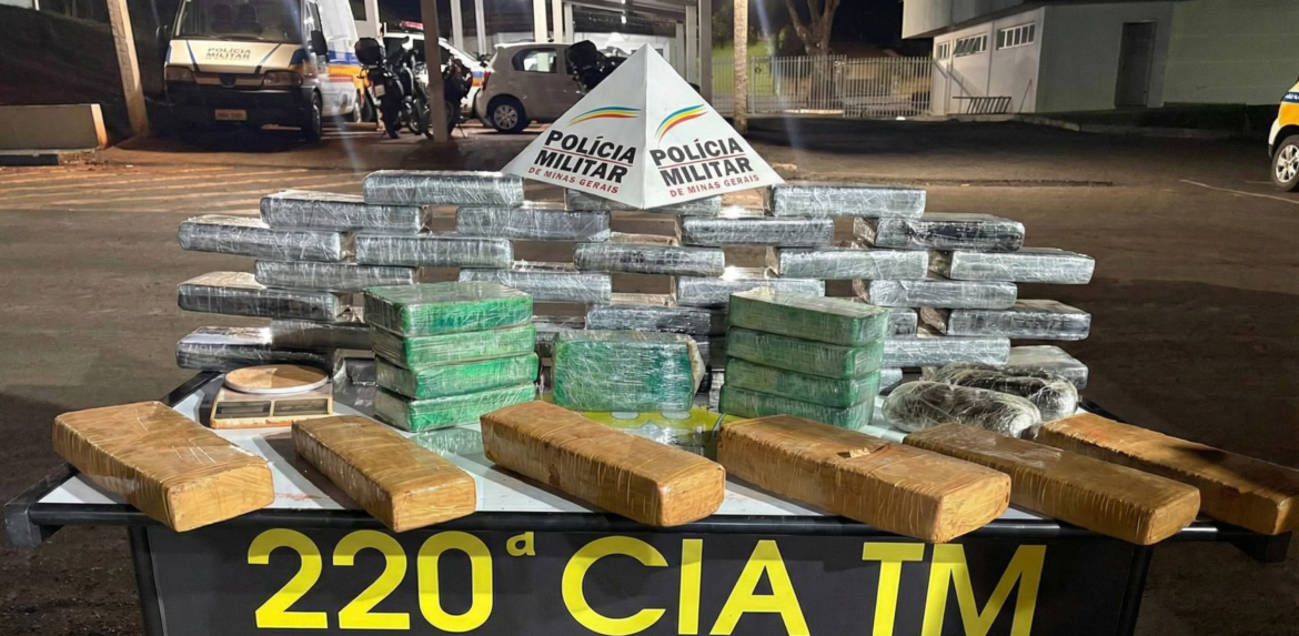 policia-apreende-mais-de-50-kg-de-drogas-em-curvelo;-cargas-foram-encontradas-em-casa-e-dentro-de-onibus