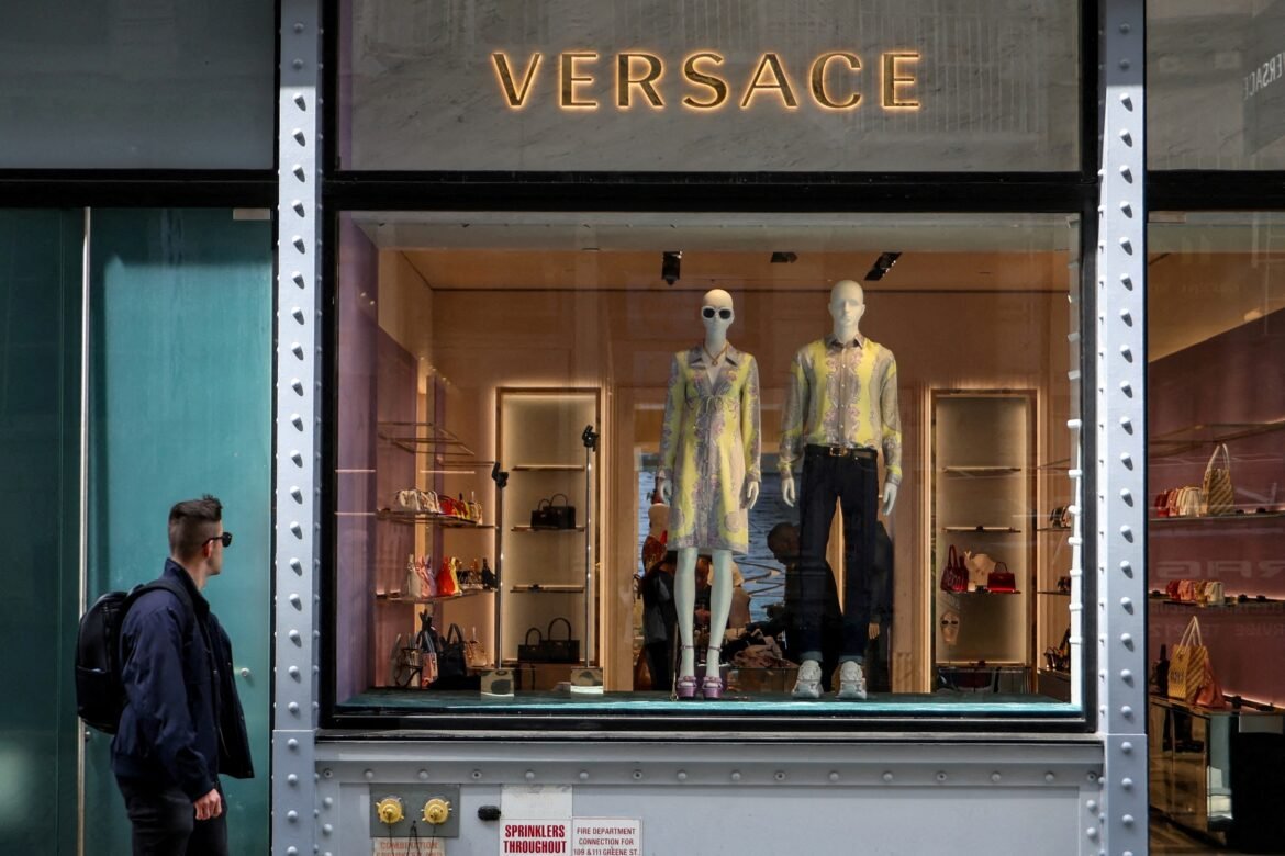 prada-conclui-compra-da-versace-por-us$-1,4-bilhao-|-g1