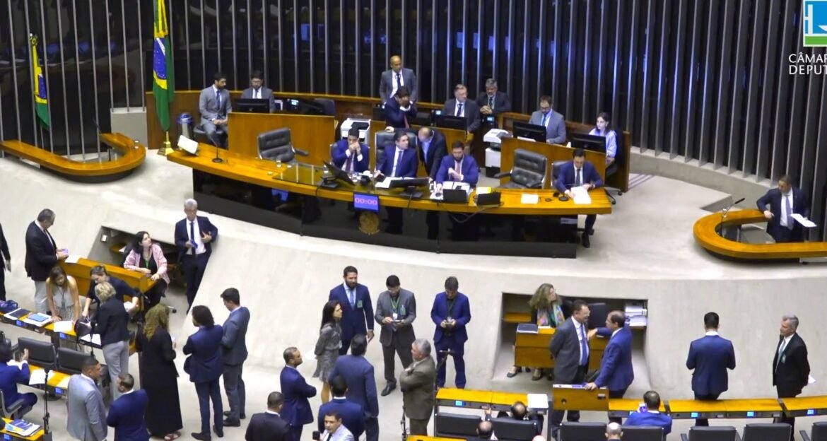 camara-aprova-texto-base-de-projeto-que-estabelece-regras-para-comite-gestor-da-reforma-tributaria