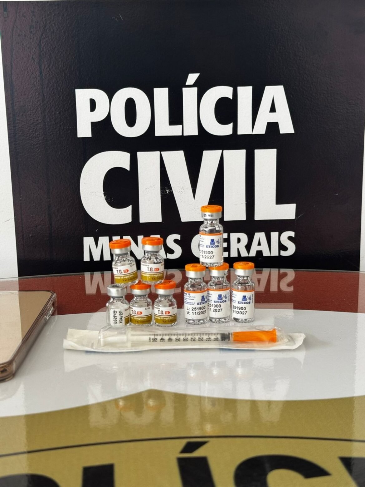 mulher-e-presa-em-operacao-de-combate-a-comercio-irregular-de-canetas-emagrecedoras