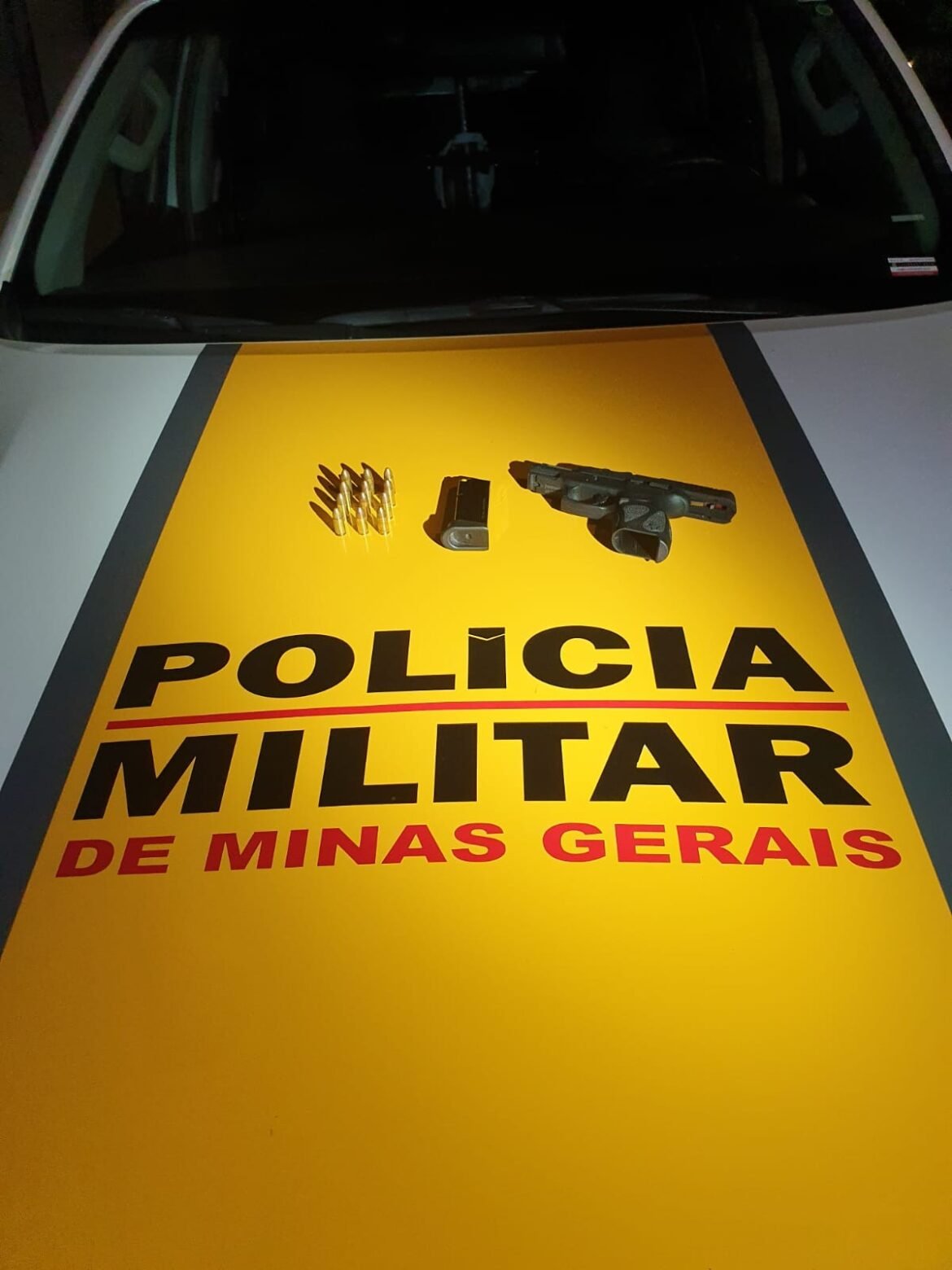 motociclista-e-preso-ao-ser-flagrado-com-pistola-na-cintura-na-lmg-653
