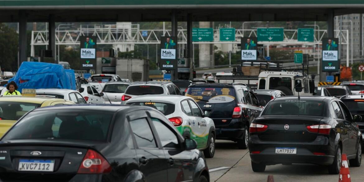 andarilho-invade-ponte-rio-niteroi-e-causa-confusao-no-transito