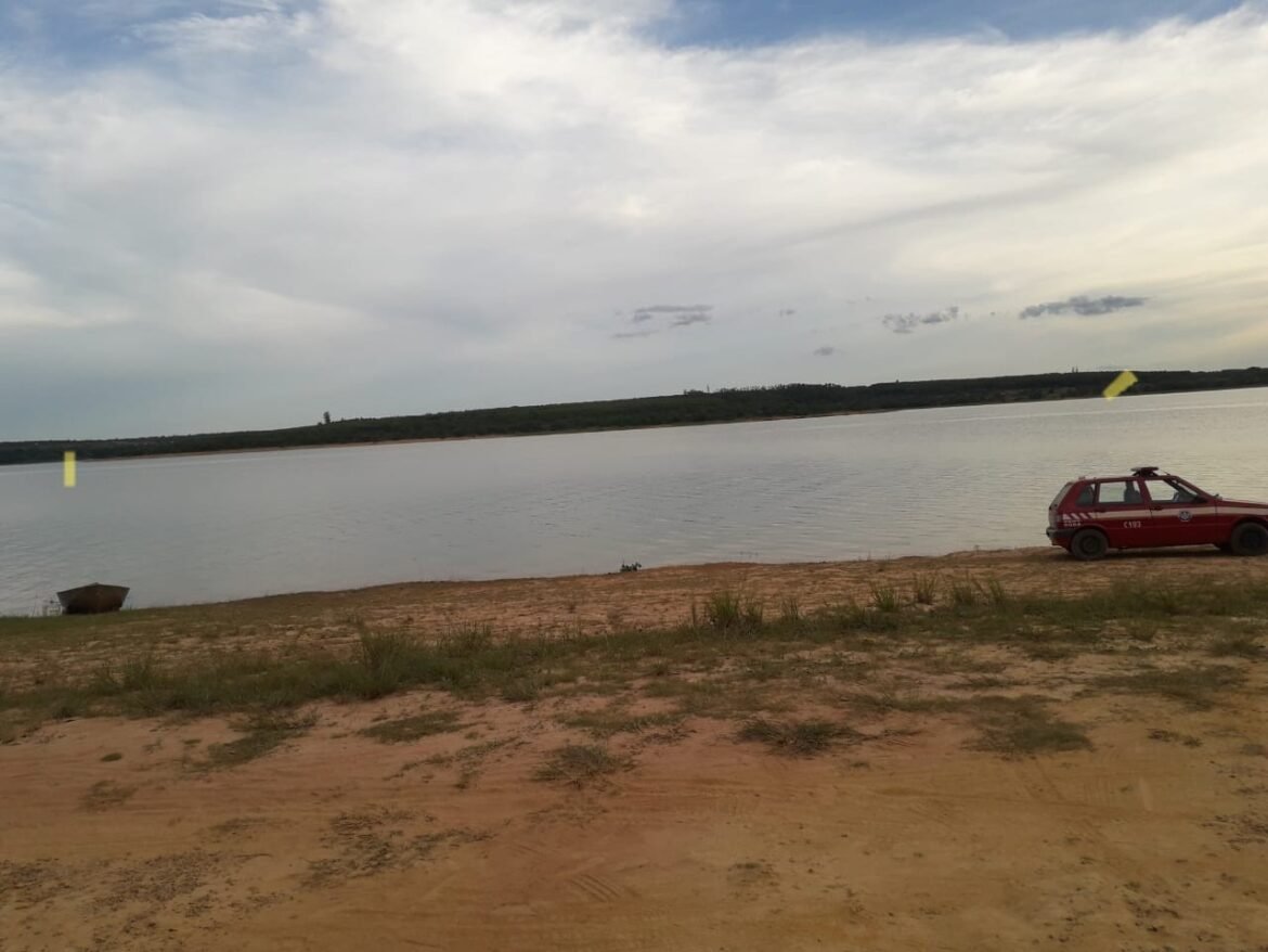 bombeiros-resgatam-corpo-de-jovem-que-se-afogou-na-represa-de-tres-marias