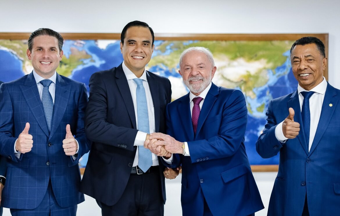 gustavo-feliciano-assume-comando-do-ministerio-do-turismo