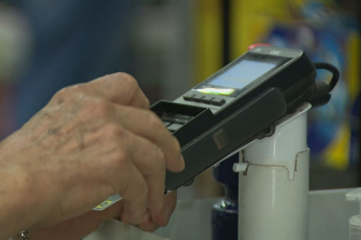 com-taxa-selic-elevada,-juro-bancario-tem-novo-aumento-em-novembro-e-atinge-maior-patamar-em-8-anos