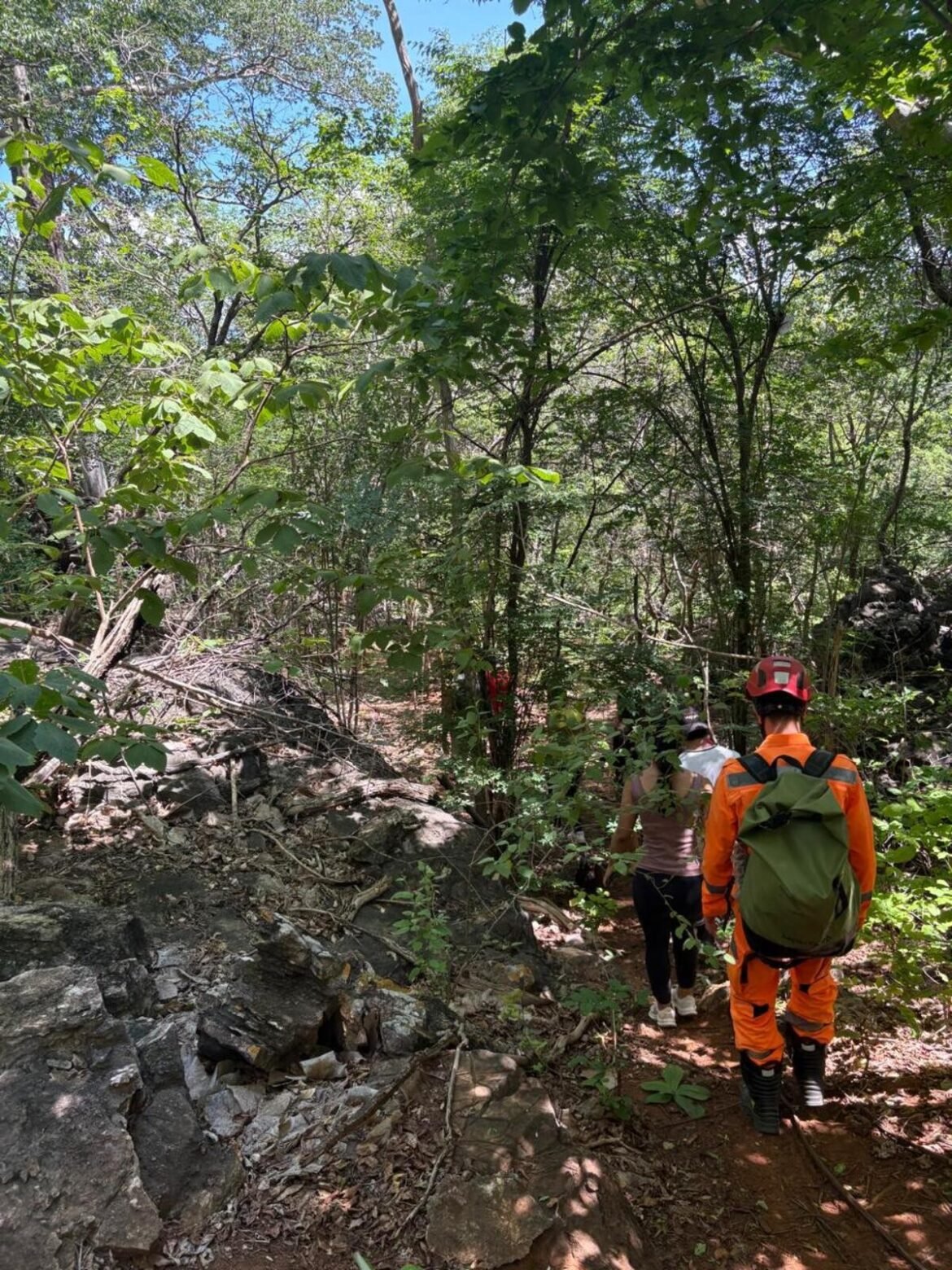 bombeiros-resgatam-grupo-perdido-em-trilha-na-gruta-dos-anjos,-em-januaria