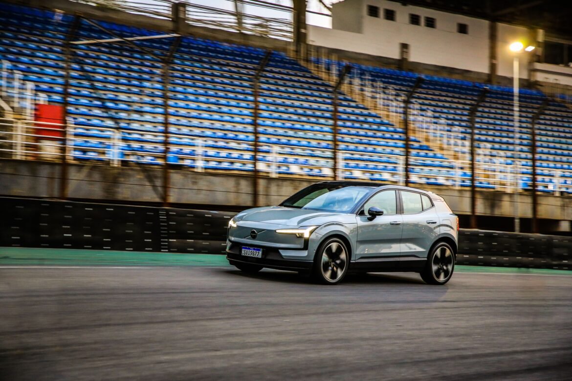 volvo-convoca-recall-do-ex30-por-risco-de-incendio-na-bateria-|-g1