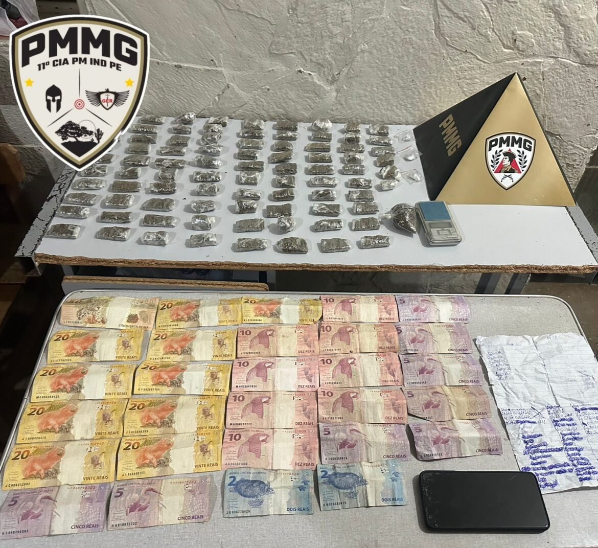 homem-que-escondia-drogas-em-casa,-na-residencia-do-primo-e-em-lote-vago-e-preso-em-montes-claros