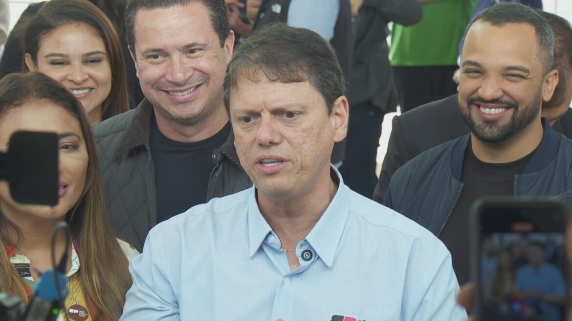 tarcisio-diz-que-vai-ajudar-flavio-bolsonaro-e-nega-plano-de-disputar-a-presidencia