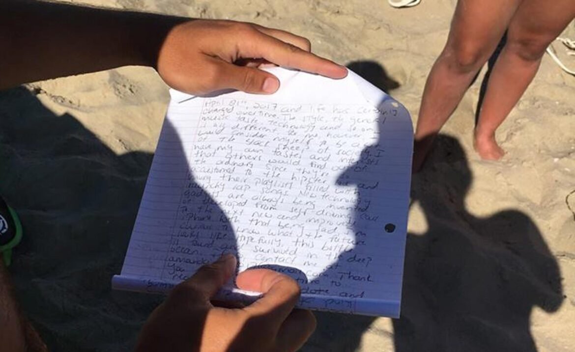 mensagem-em-garrafa-e-achada-por-salva-vidas-no-litoral-dos-eua