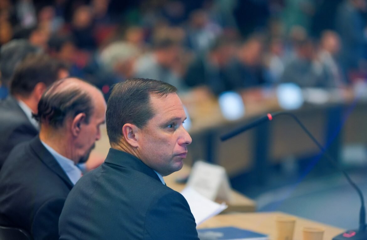 delator-da-trama-golpista,-cid-vai-para-a-reserva-do-exercito,-diz-defesa;-remuneracao-deve-ser-de-r$-16-mil