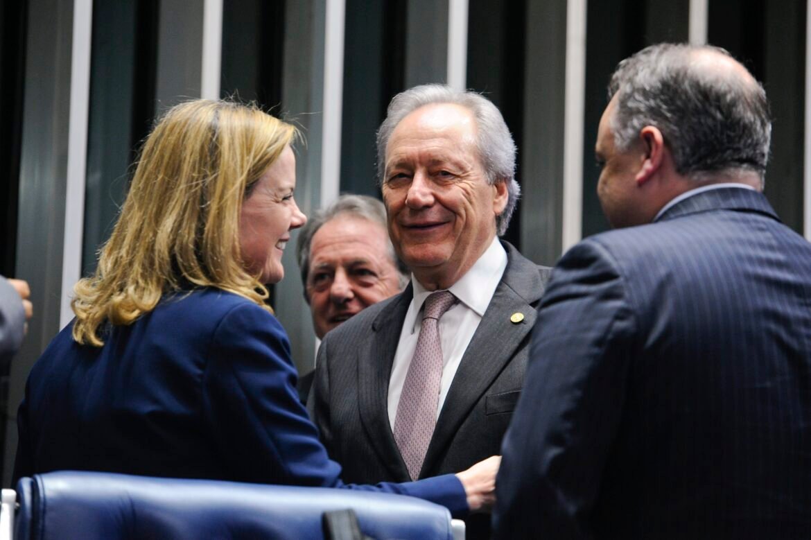 gleisi-hoffmann-diz-que-ricardo-lewandowski-avisou-a-lula-sobre-contratos-privados-de-consultoria