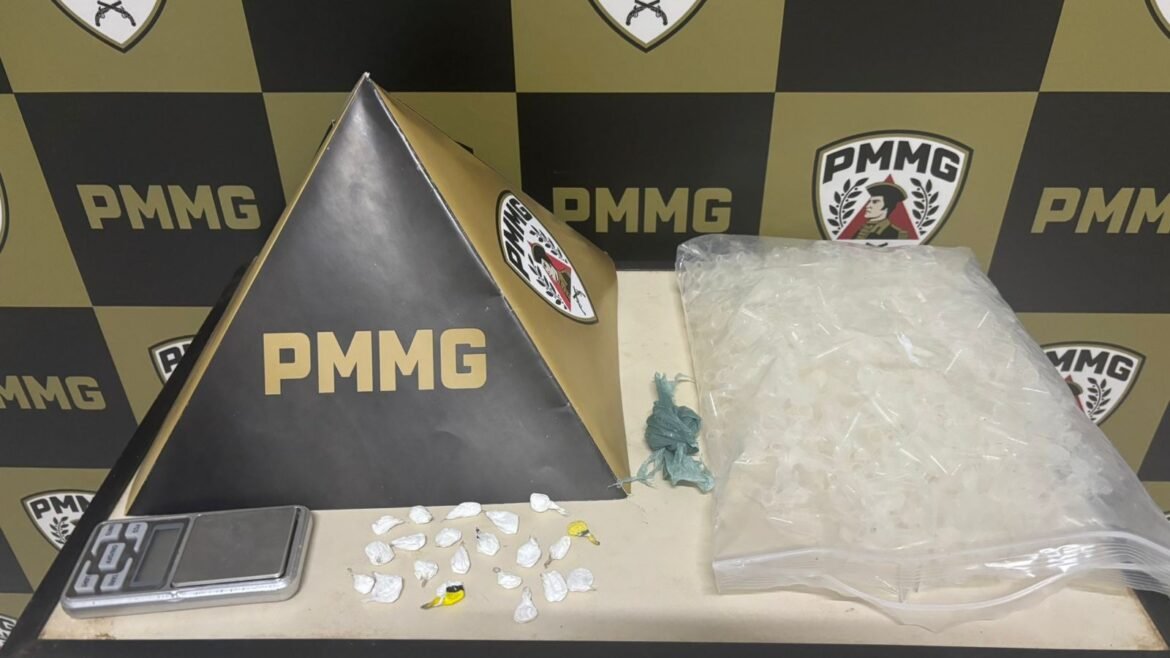 homem-aciona-pm-ao-encontrar-porcoes-de-cocaina-durante-vistoria-em-imovel-que-havia-alugado