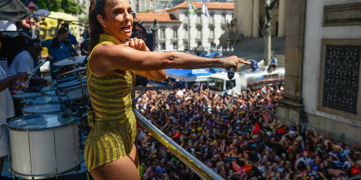 mais-de-500-mil-folioes-acompanham-megabloco-de-ivete-sangalo
