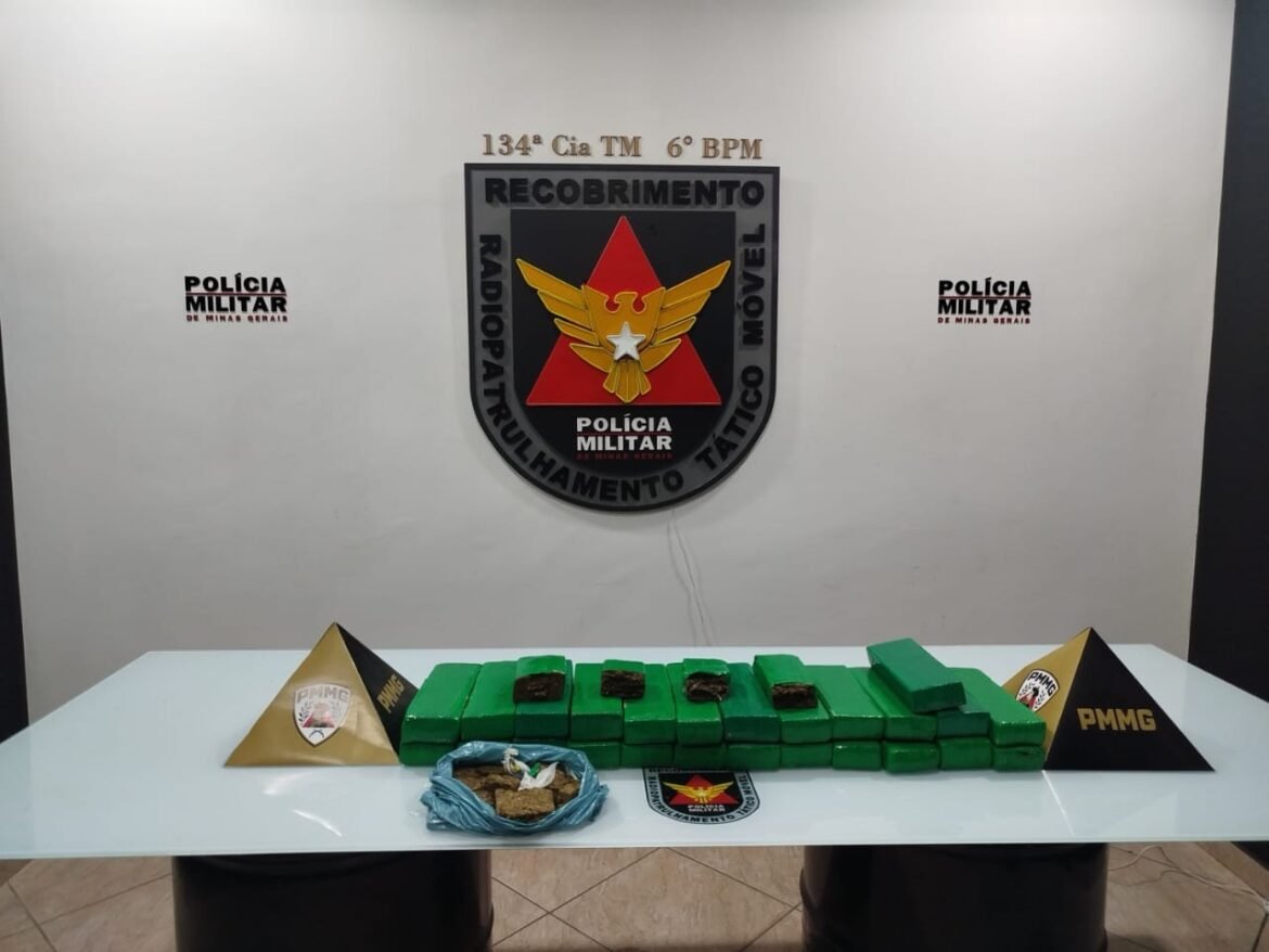 25-barras-de-maconha-sao-apreendidas-pela-pm-em-governador-valadares;-dois-jovens-sao-presos