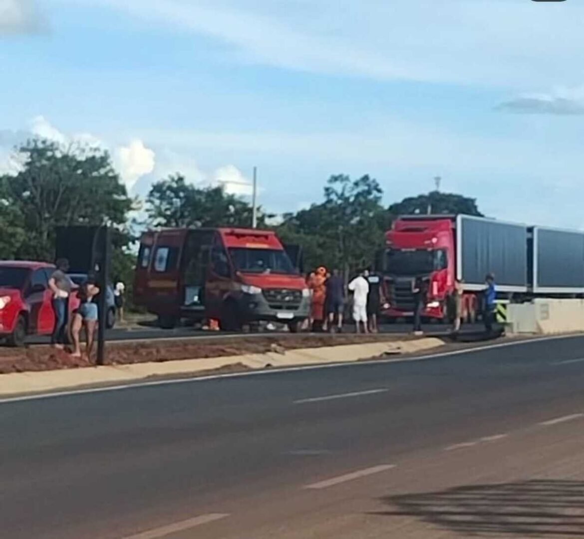 idosa-morre-ao-ser-atropelada-por-carro-na-br-135,-em-bocaiuva