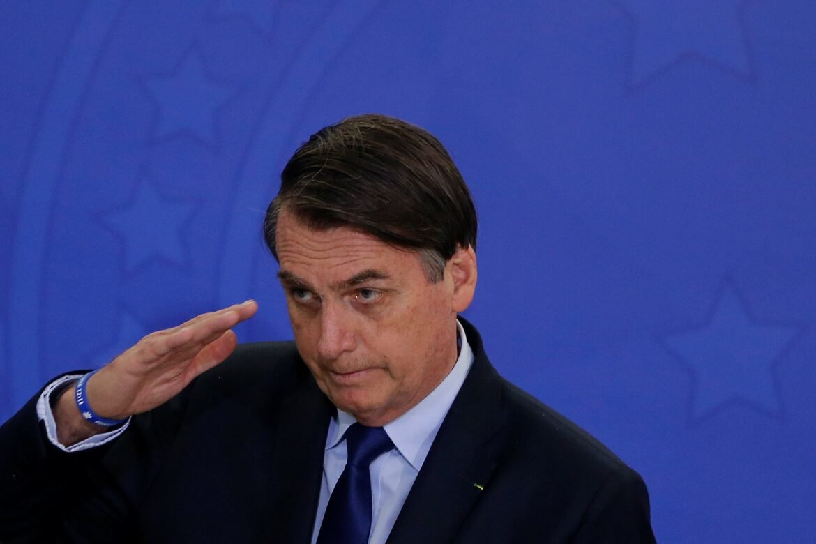 bolsonaro-e-generais-poderiam-ir-para-presidio-comum-em-caso-de-expulsao-das-forcas-armadas