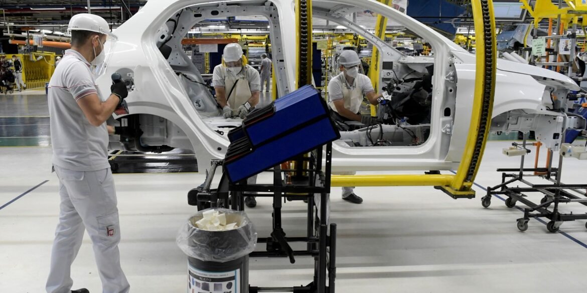 industria-fecha-2025-com-alta-de-0,6%,-pressionada-pelos-juros-altos