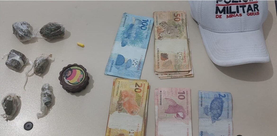 homens-sao-presos-com-drogas-em-volante-e-dentro-de-banco-de-carro-na-lmg-629